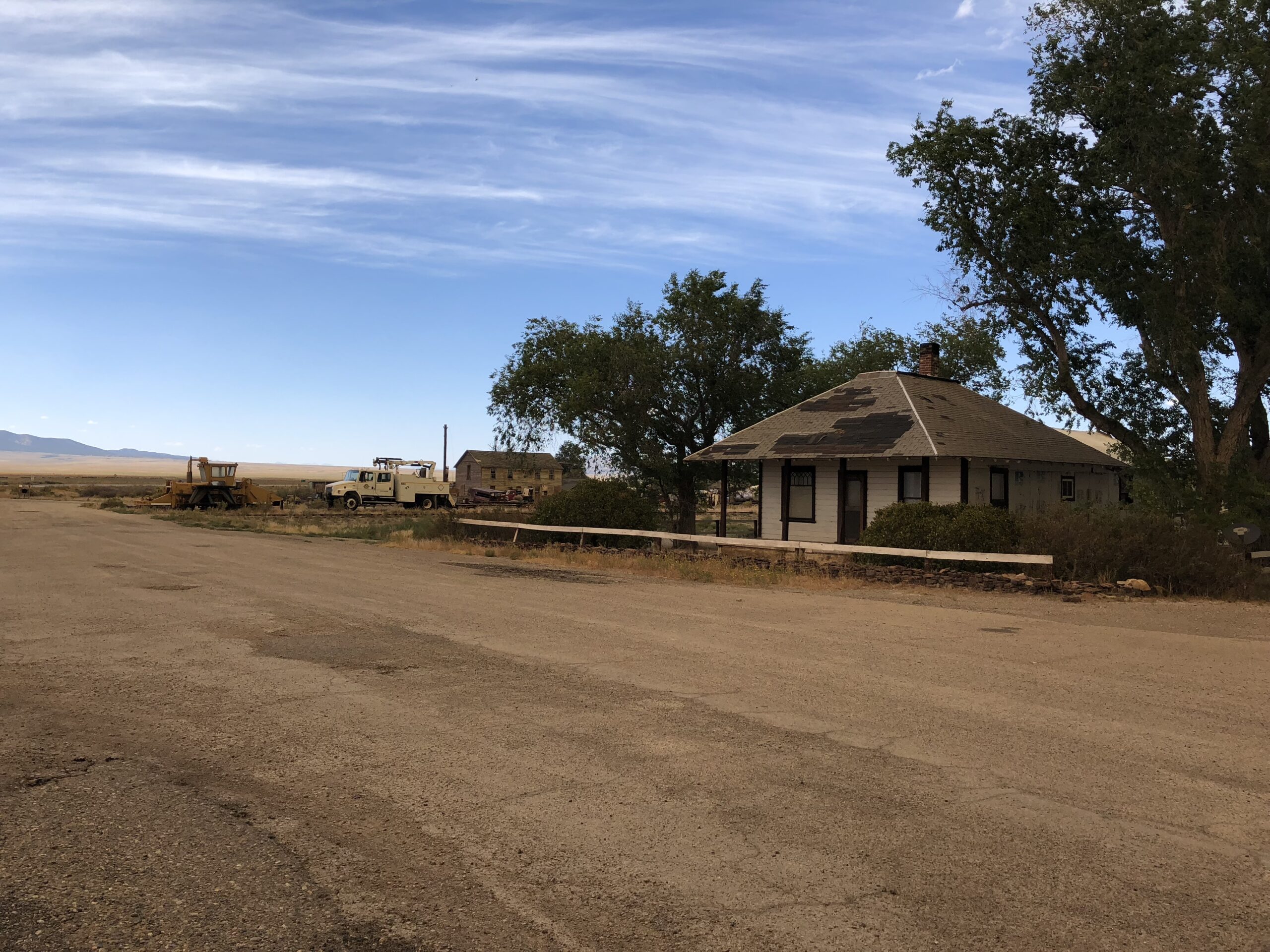 alt="old building & truck"