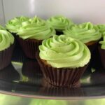 alt="plate of cupcakes"