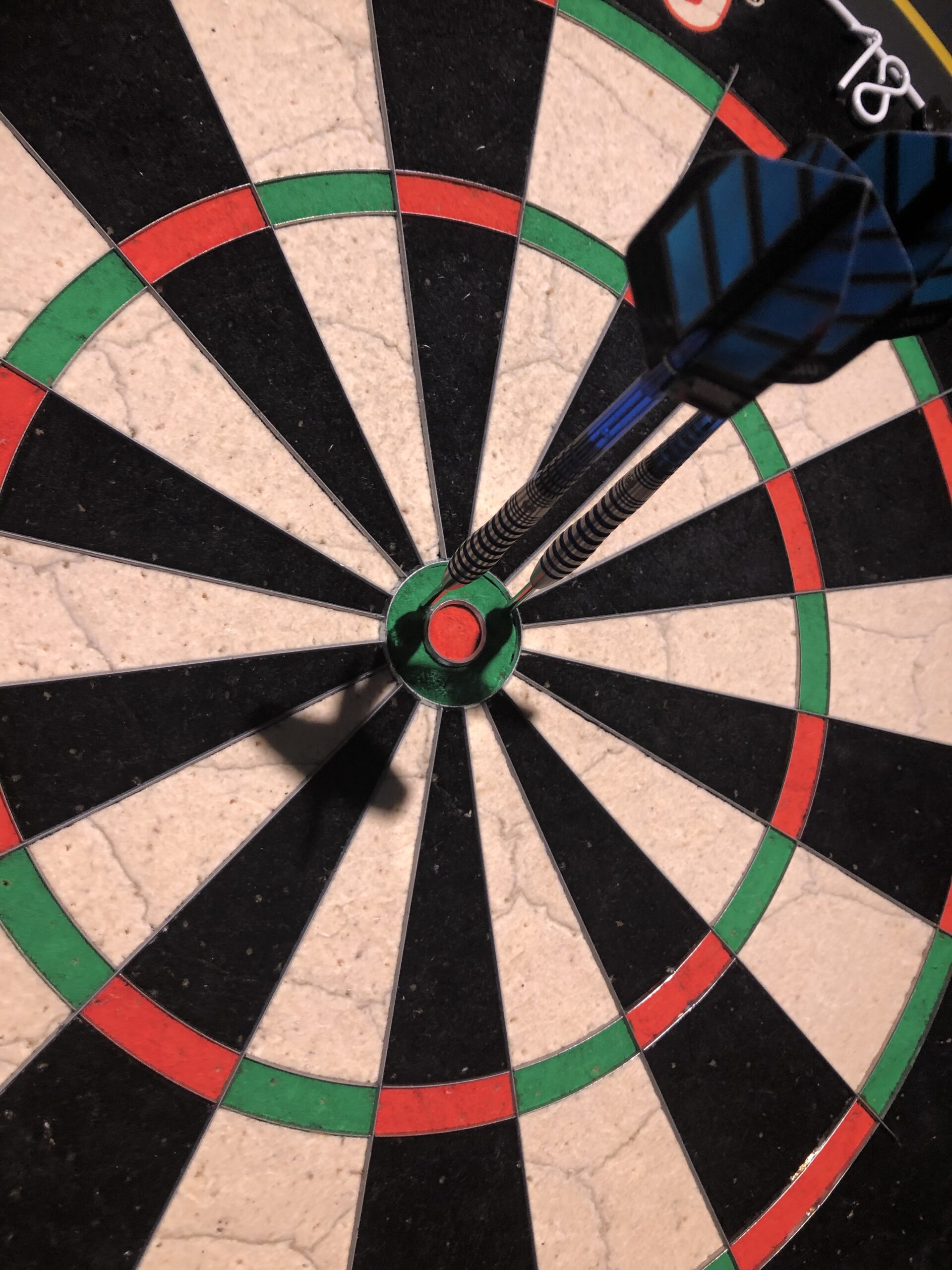 alt="dartboard"