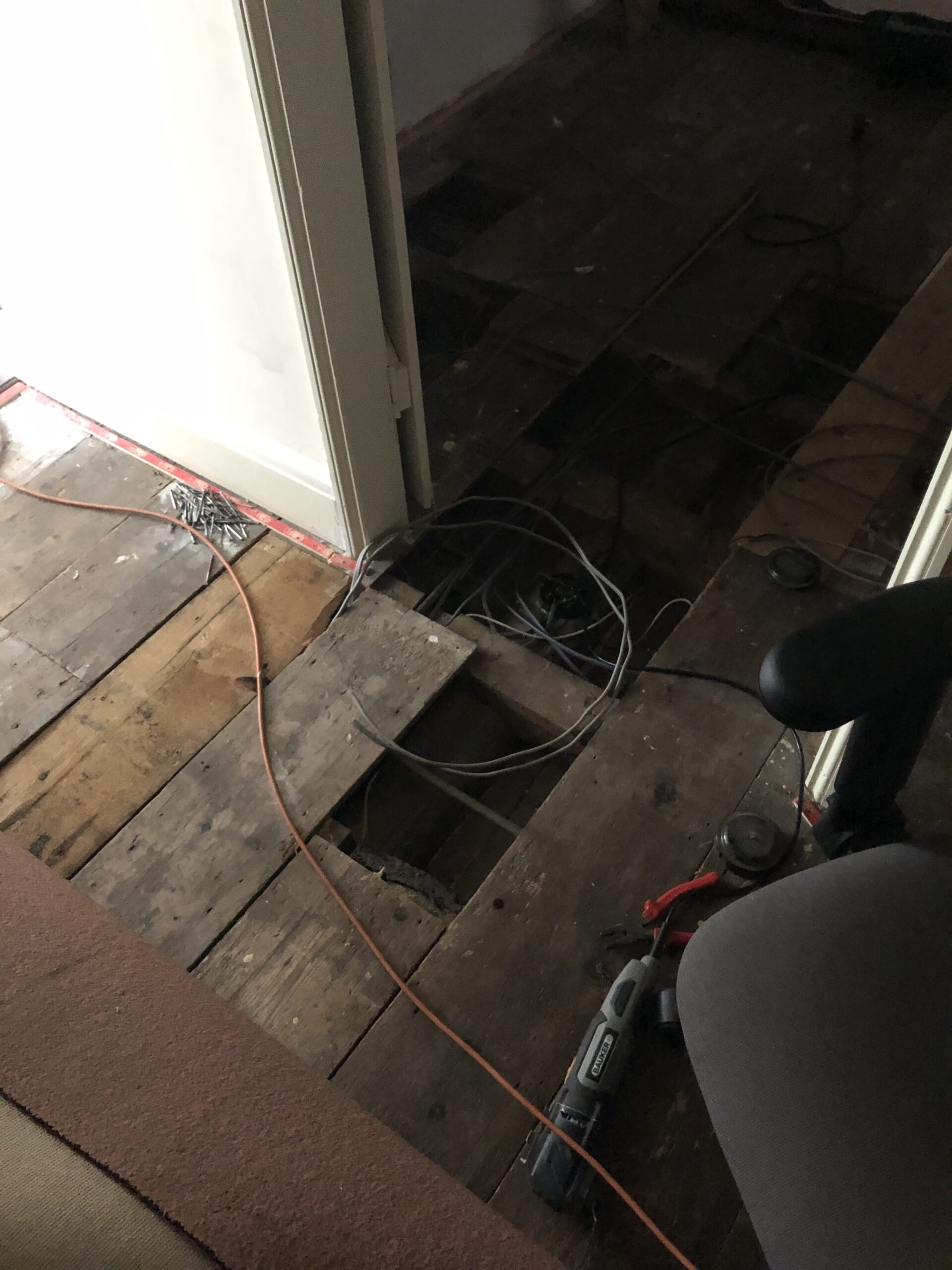 alt="exposed floorboards"