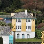 alt="bay windowed house"