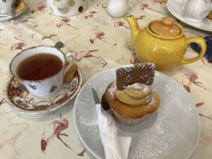 alt="tea cup, pot & cake"