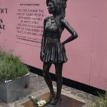 alt="statue of Amy Winehouse"