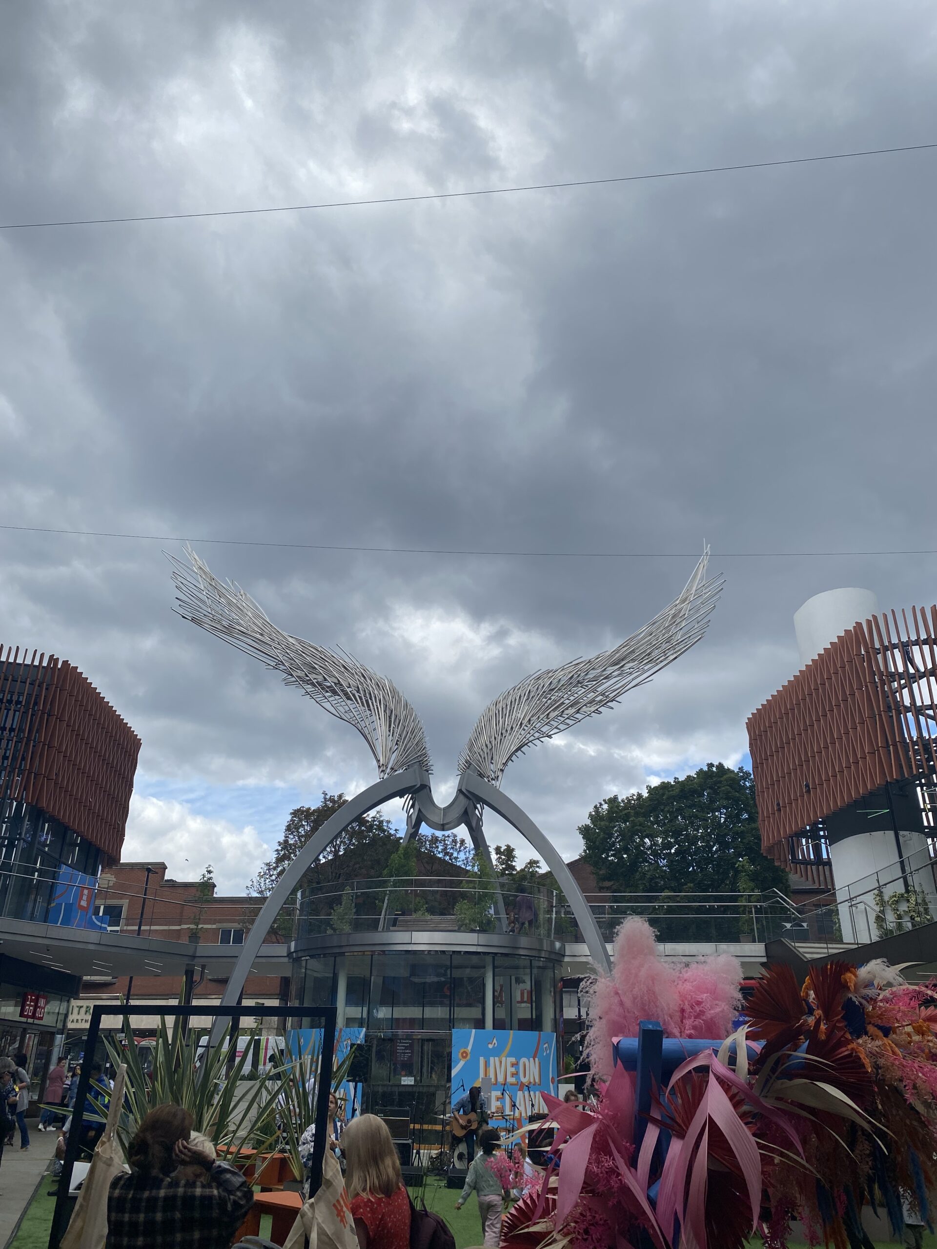 alt="angel statue at Islington"