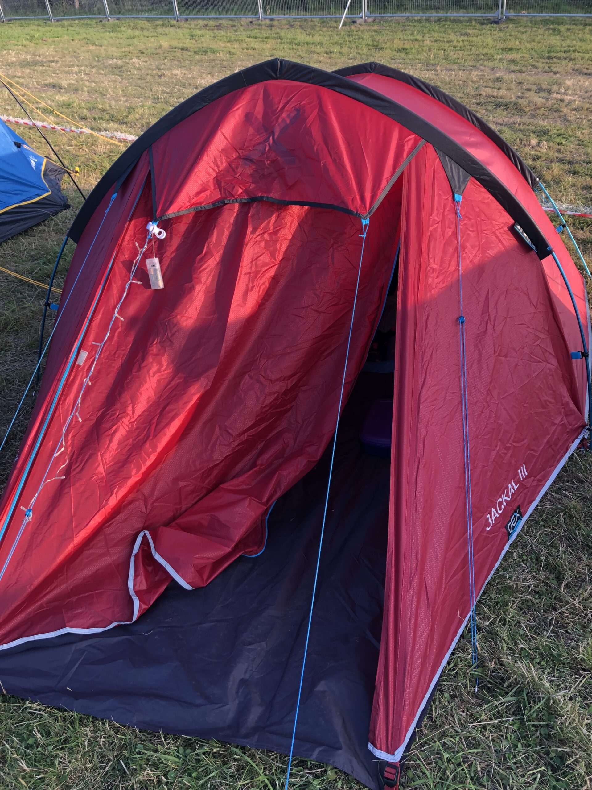 alt="small tent"
