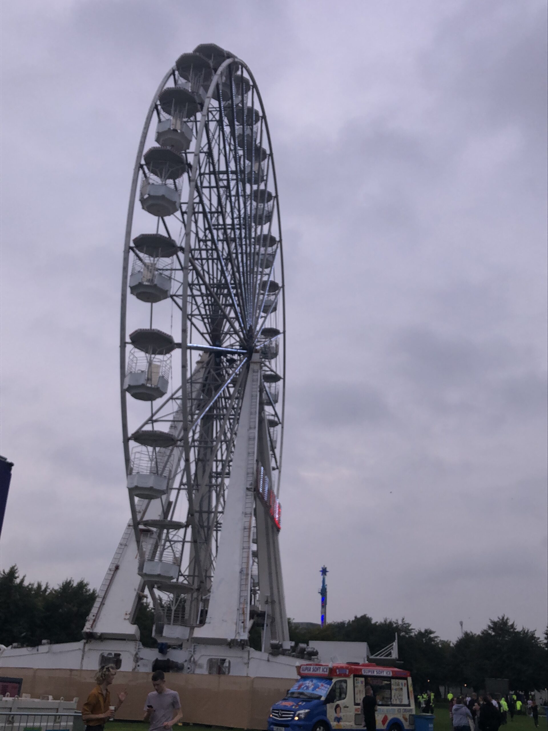 alt="ferris wheel"