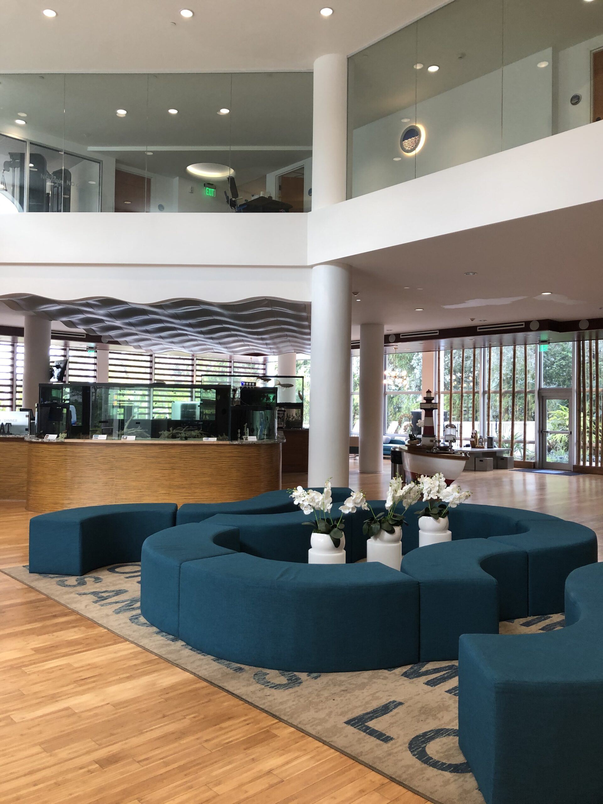 alt="lobby of hotel"