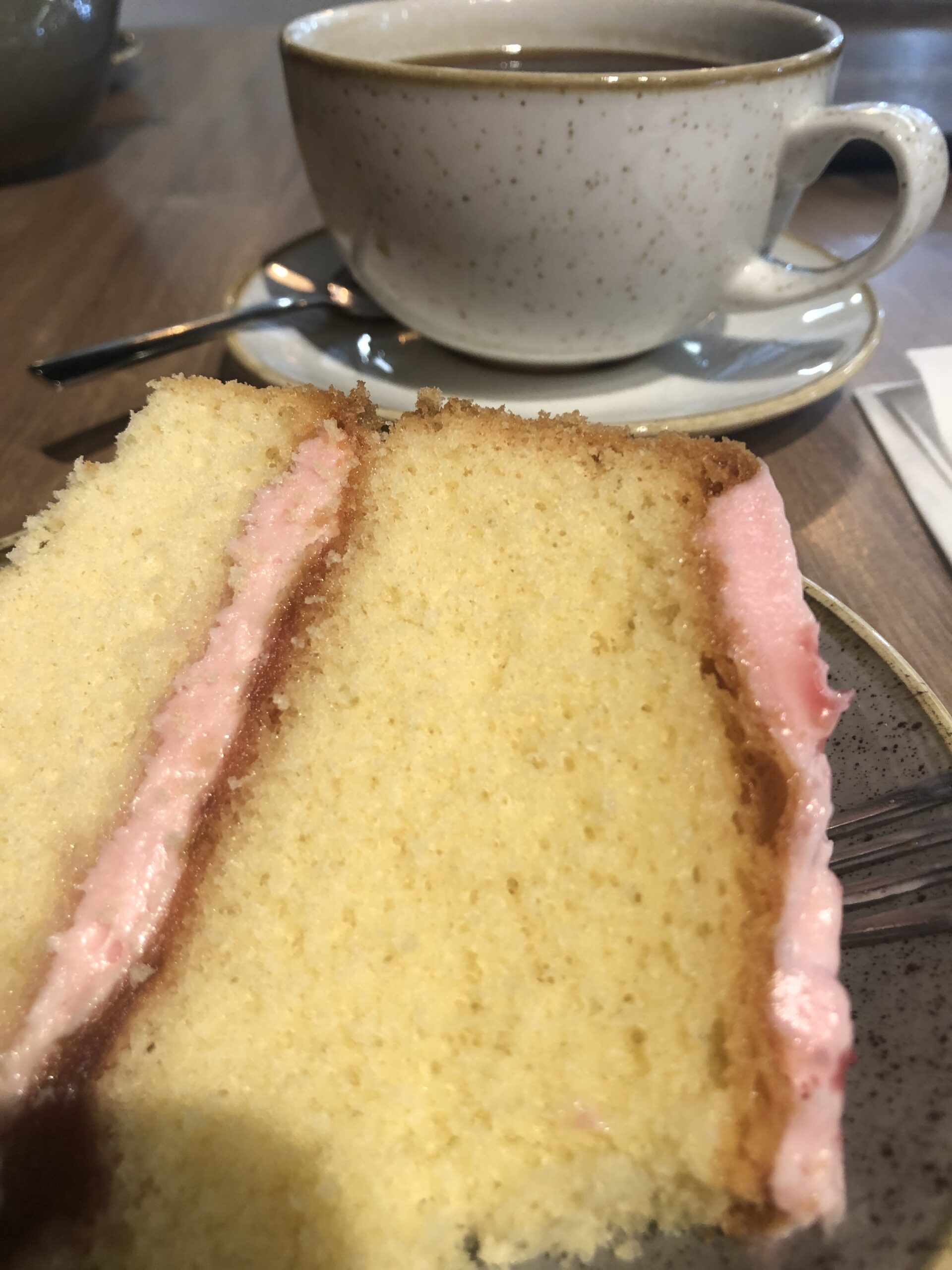 alt="sponge cake & a cup of coffee"