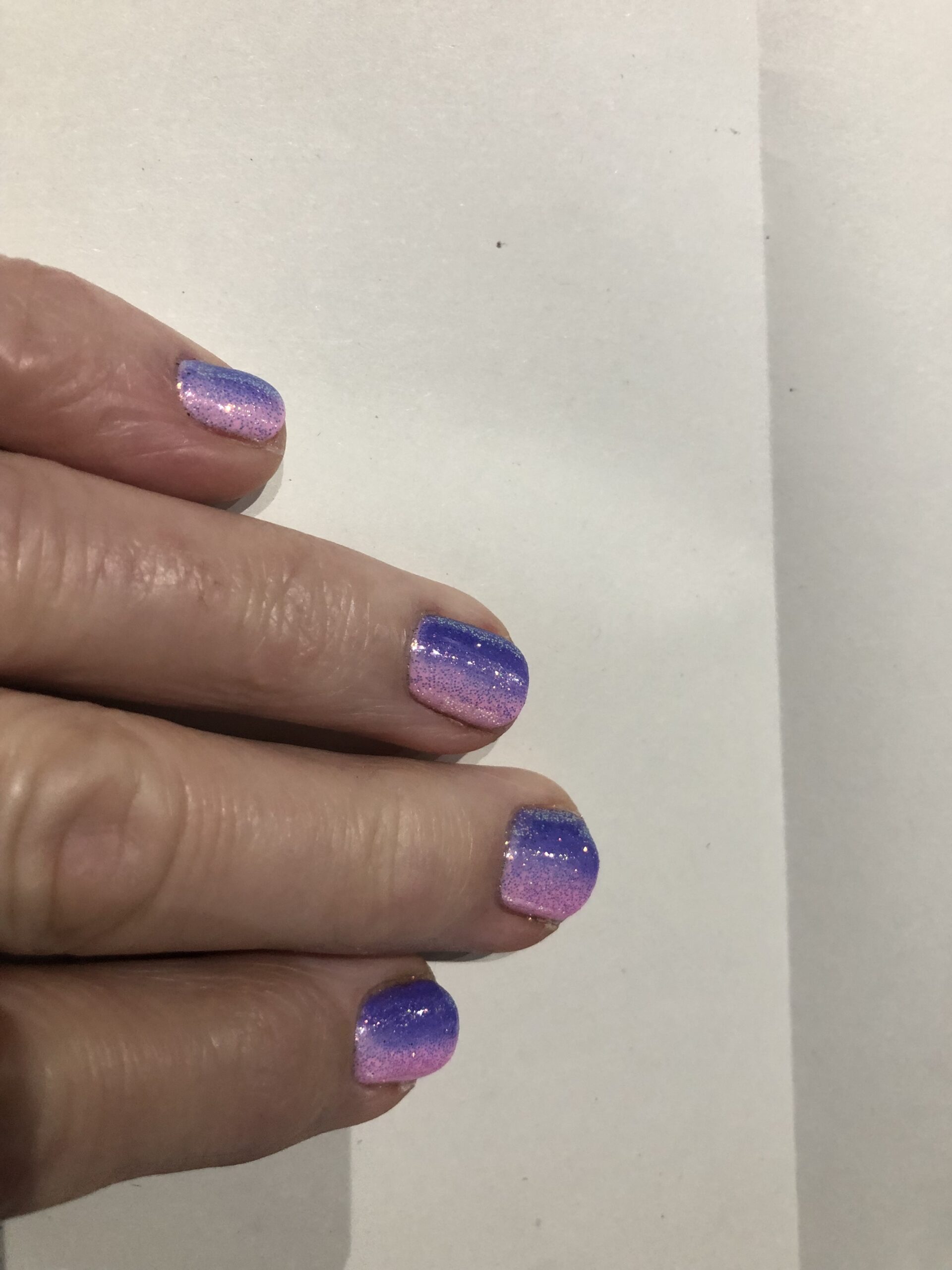 alt="fingers with two colour nails"