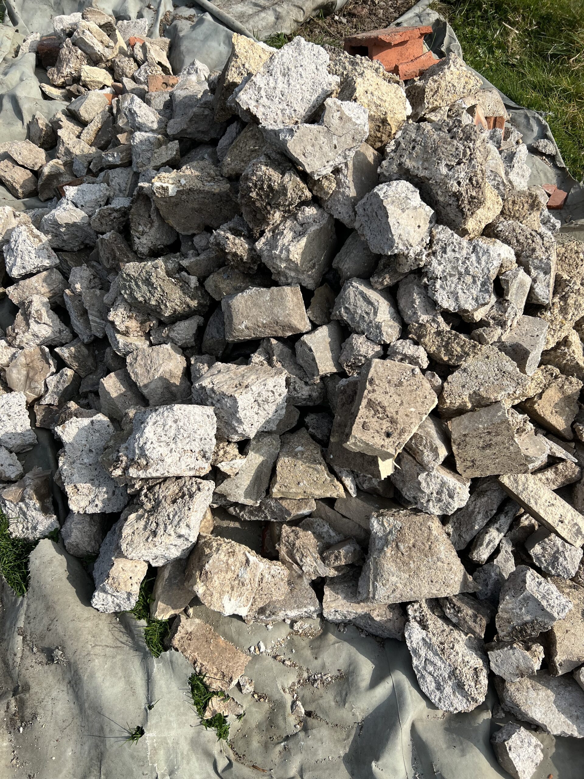 alt="pile of rocks"