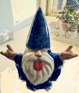 alt="china gnome with pointed hat & beard"