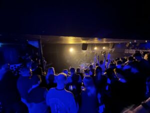 alt="crowd in front of band"