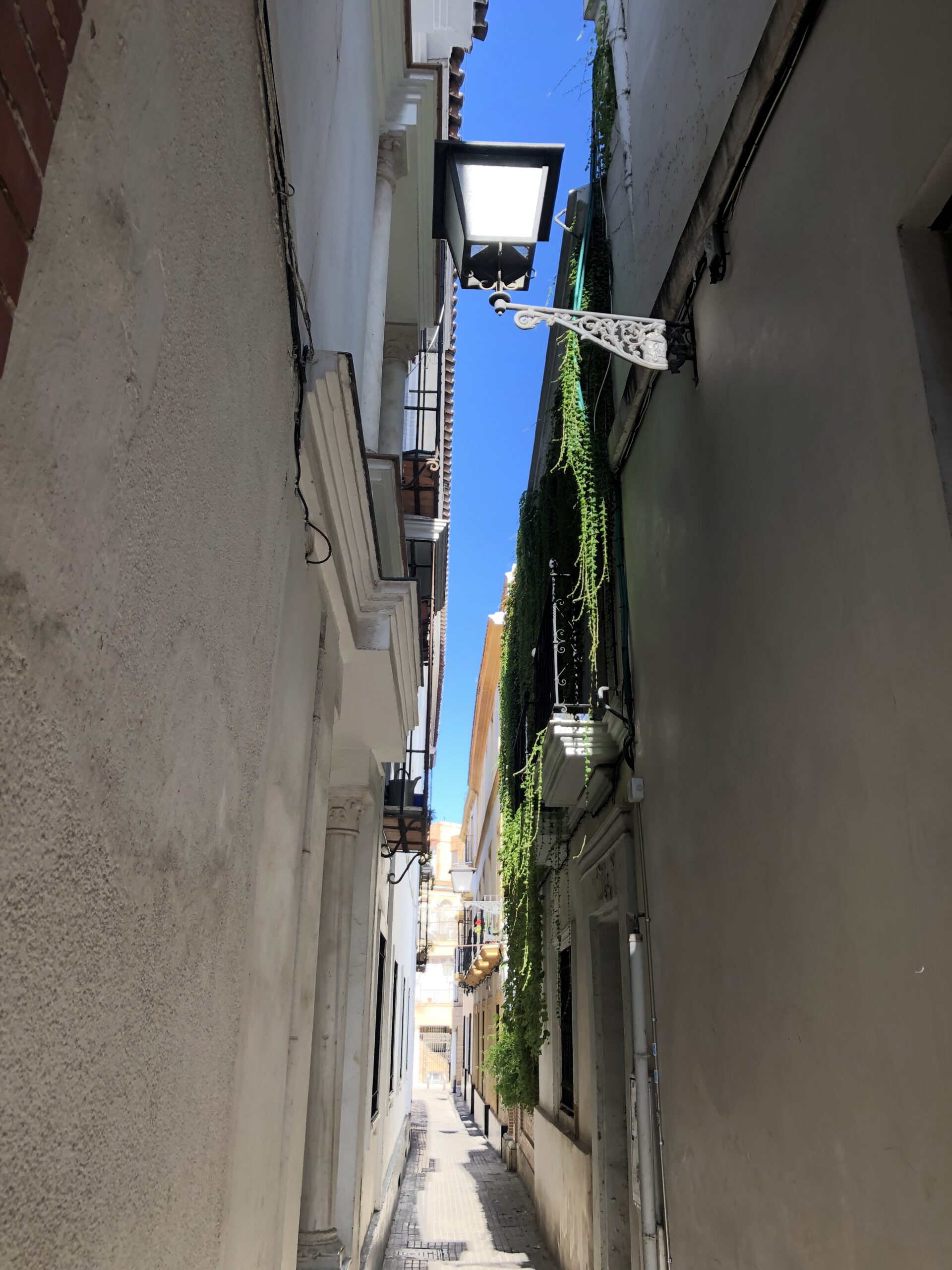 alt="buildings close together"