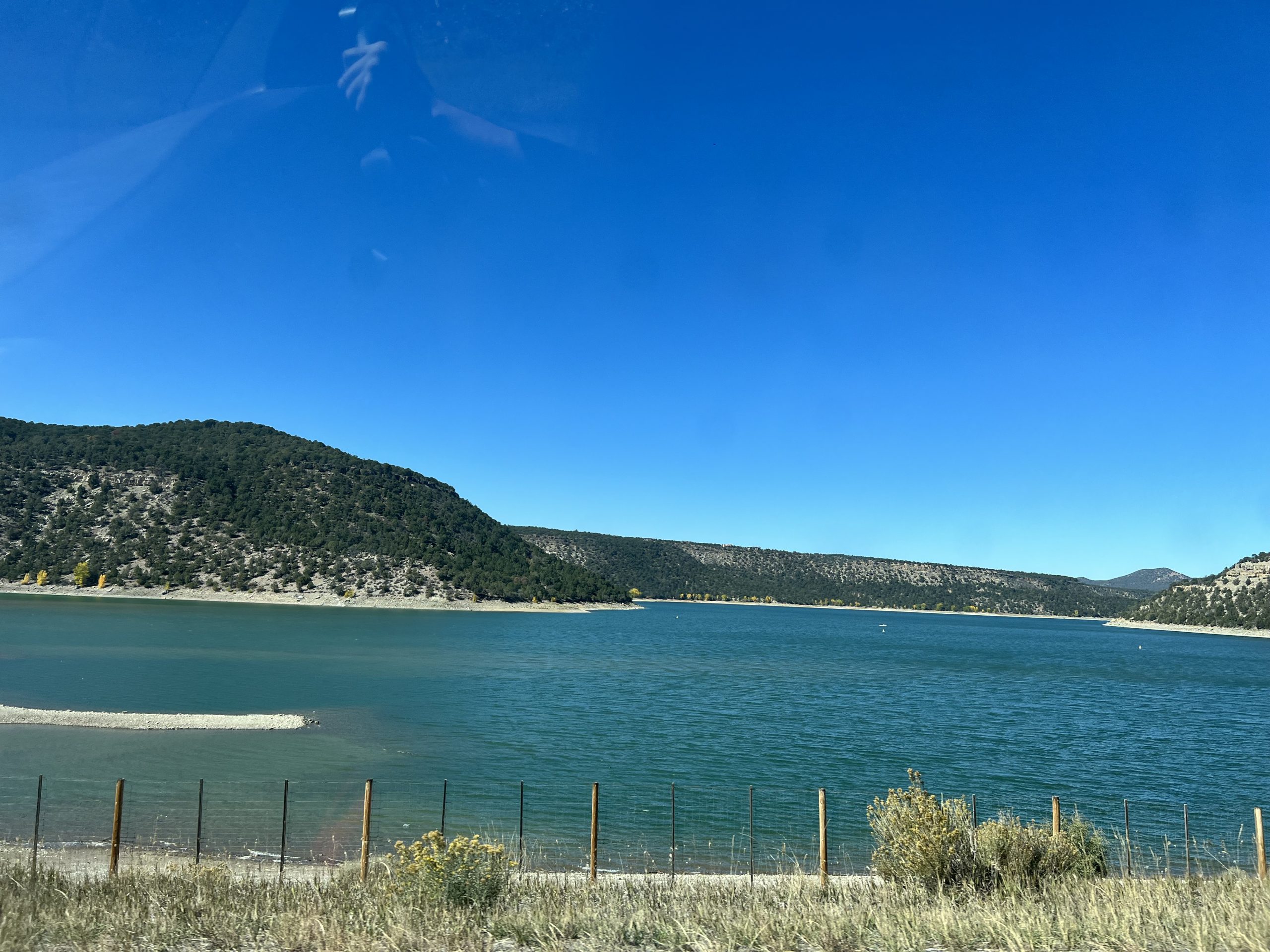 alt="lake with mountains"