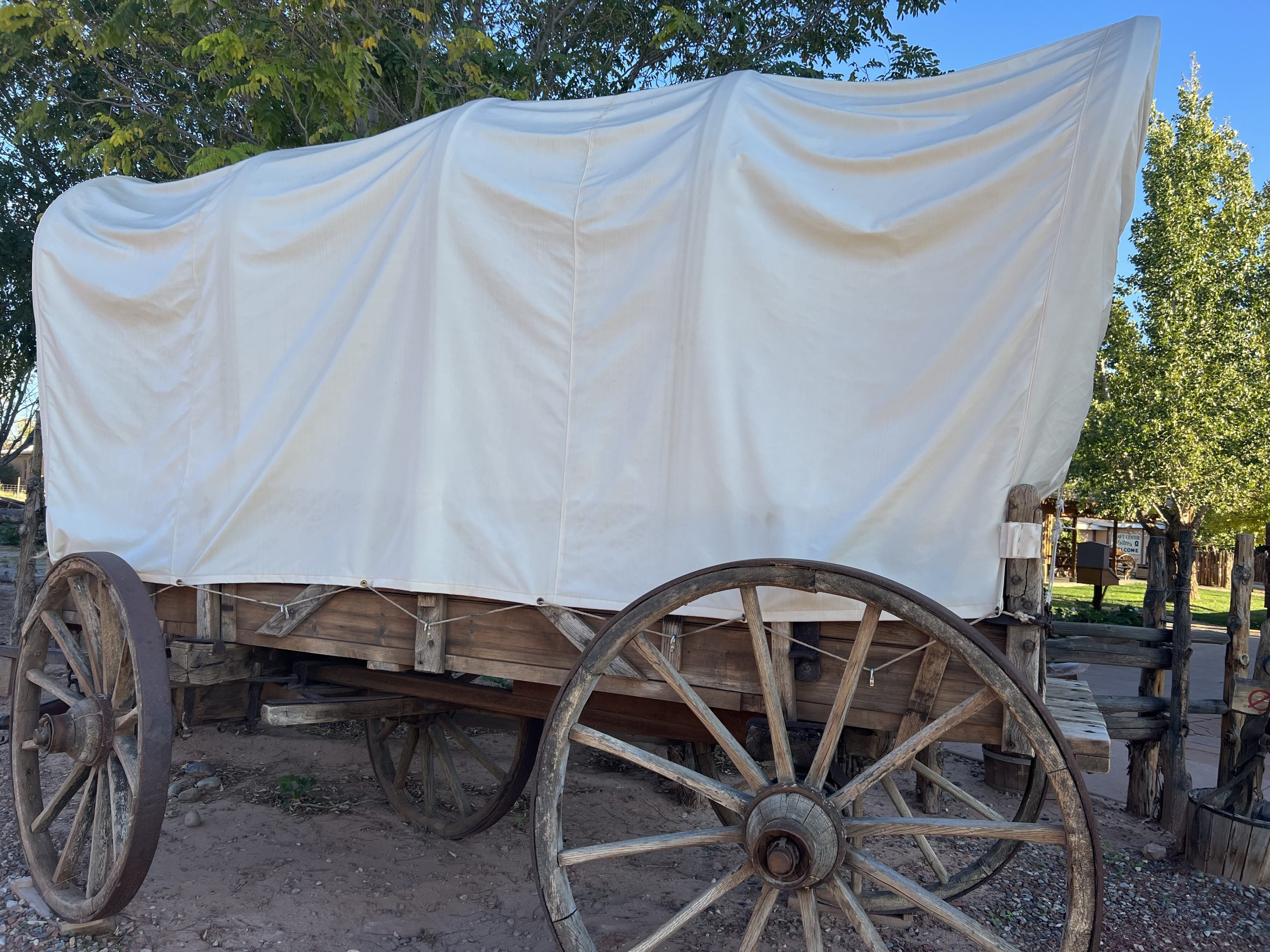 alt="old style wagon"