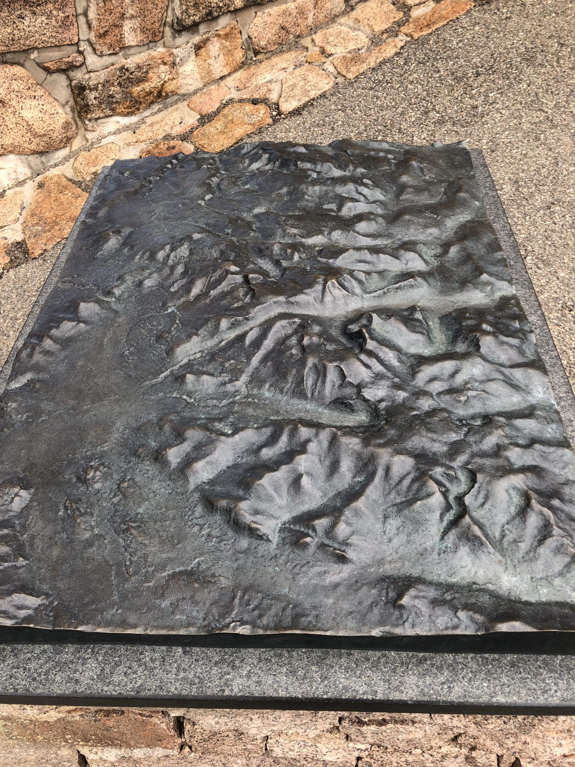 alt="model of the mountain range"