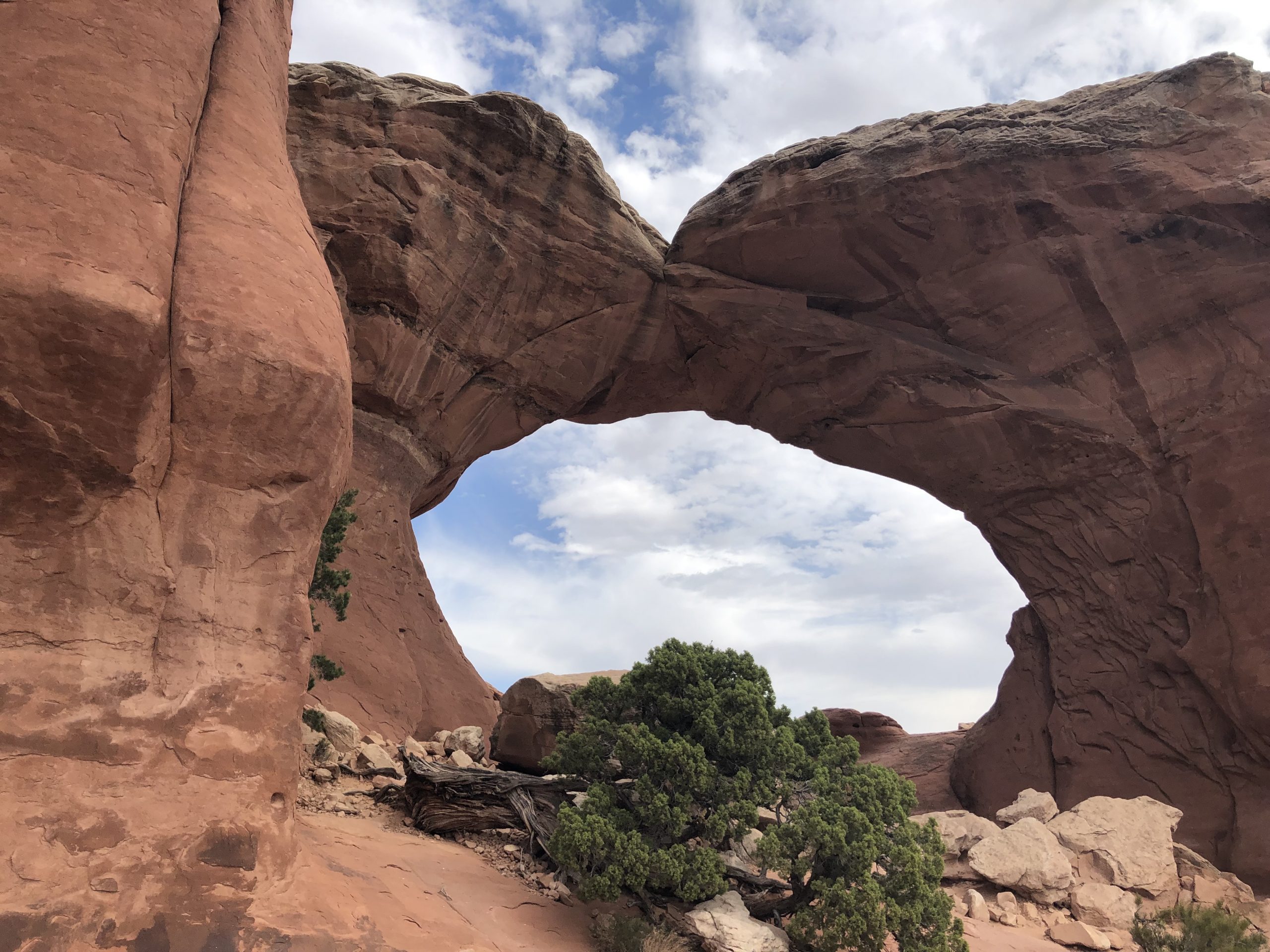 alt="arch made of rock"