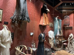 alt="clothing from olden days in Boot Hill Museum"