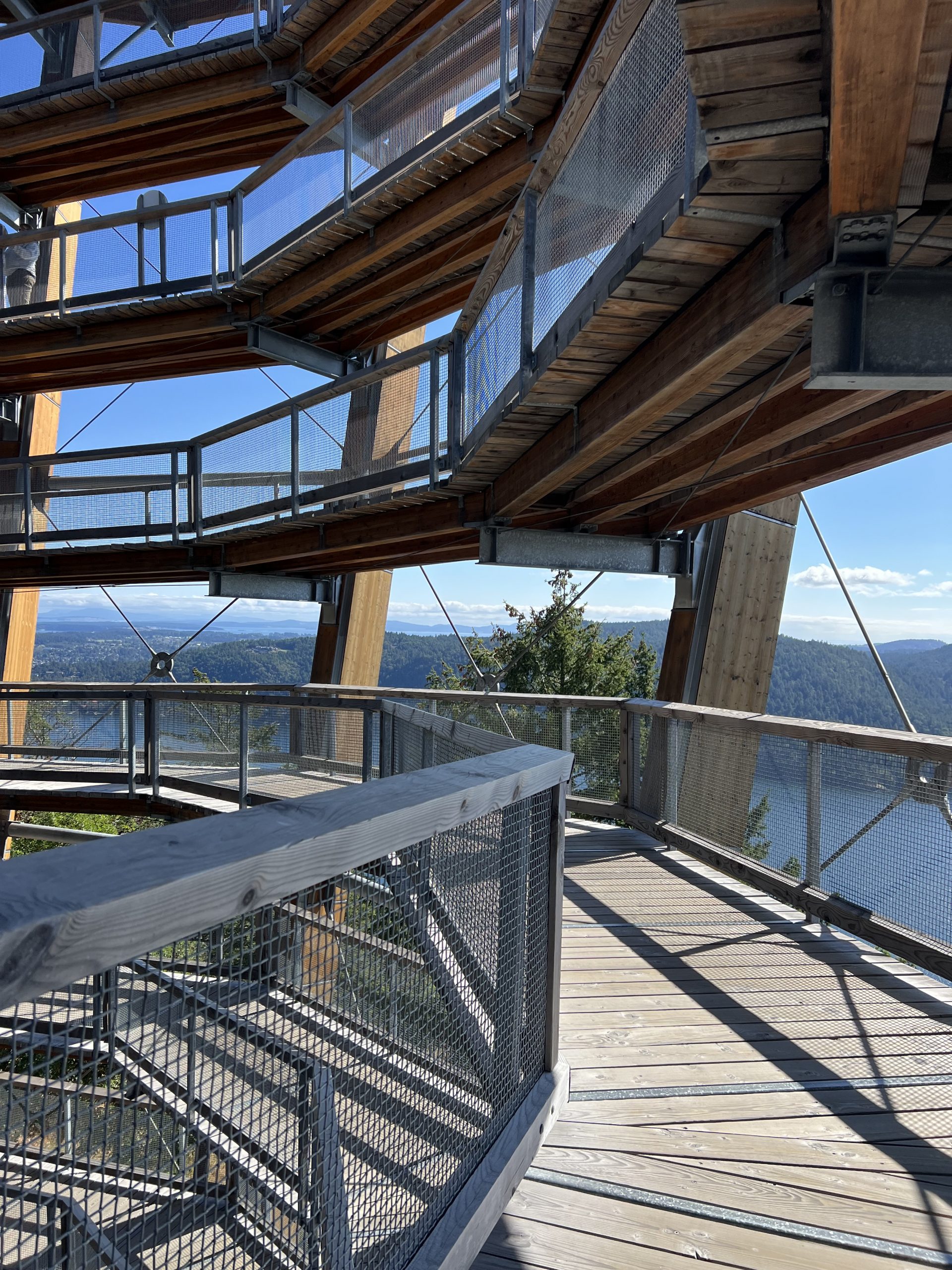 alt="wooden & metal structure"