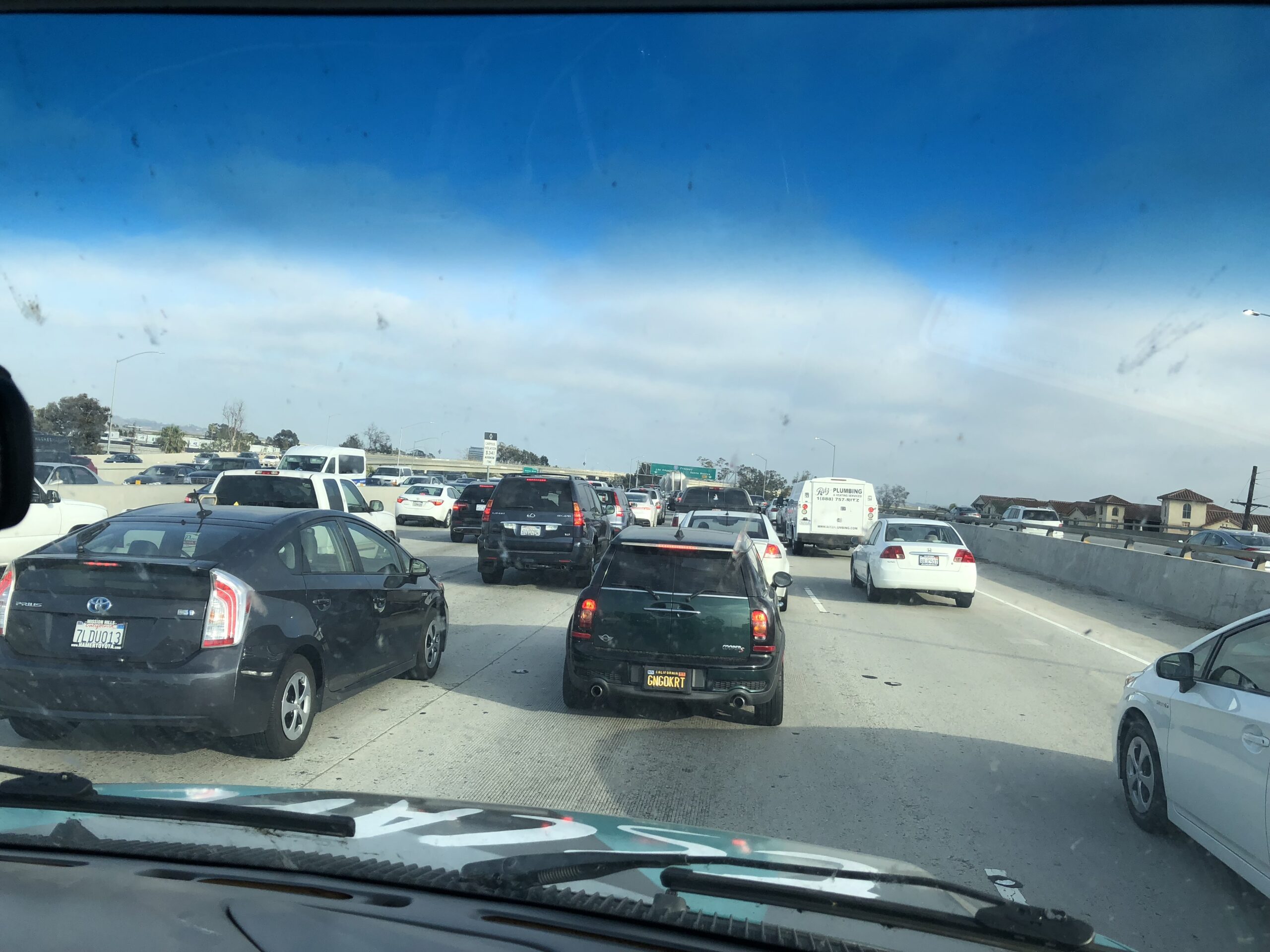 alt="busy LA traffic"