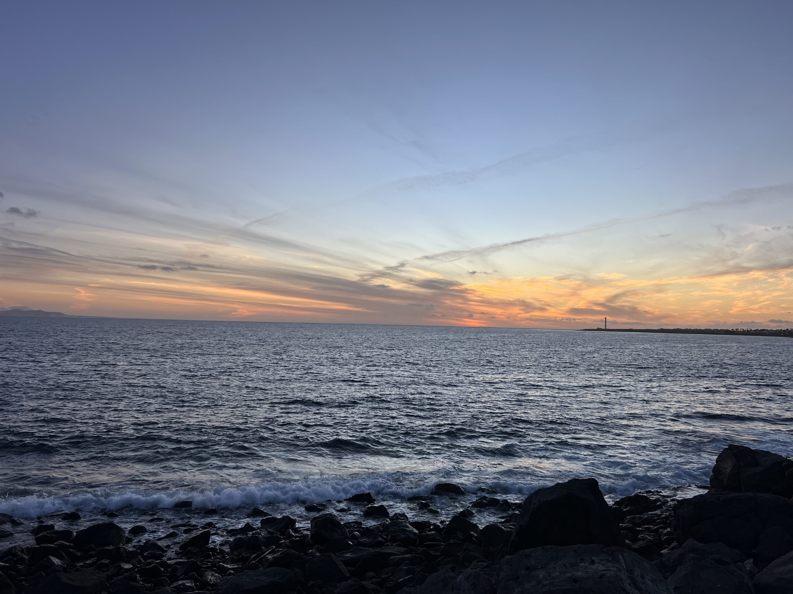 alt="sunset as seen from the seashore"