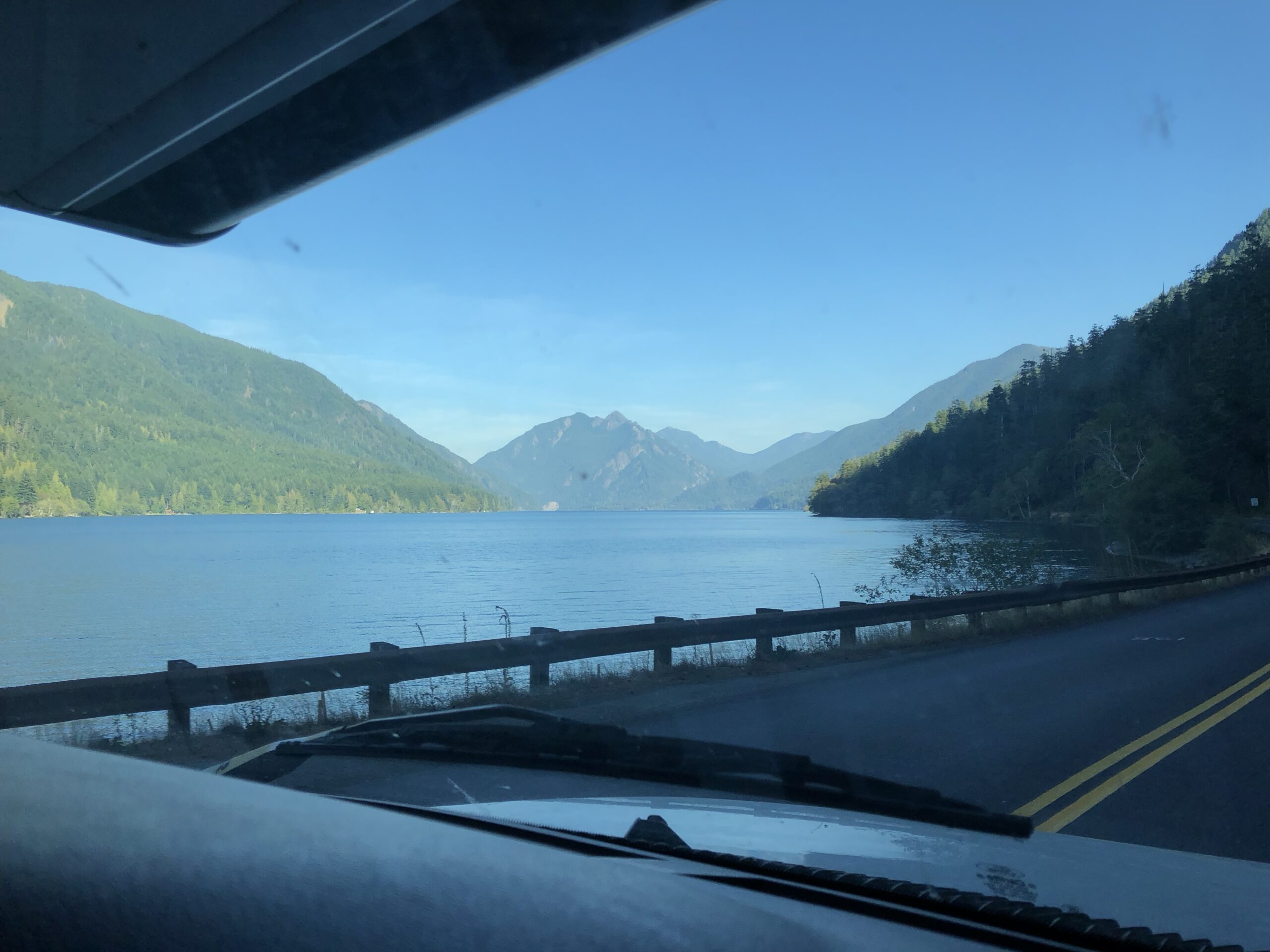 alt="lake surrounded by mountains"