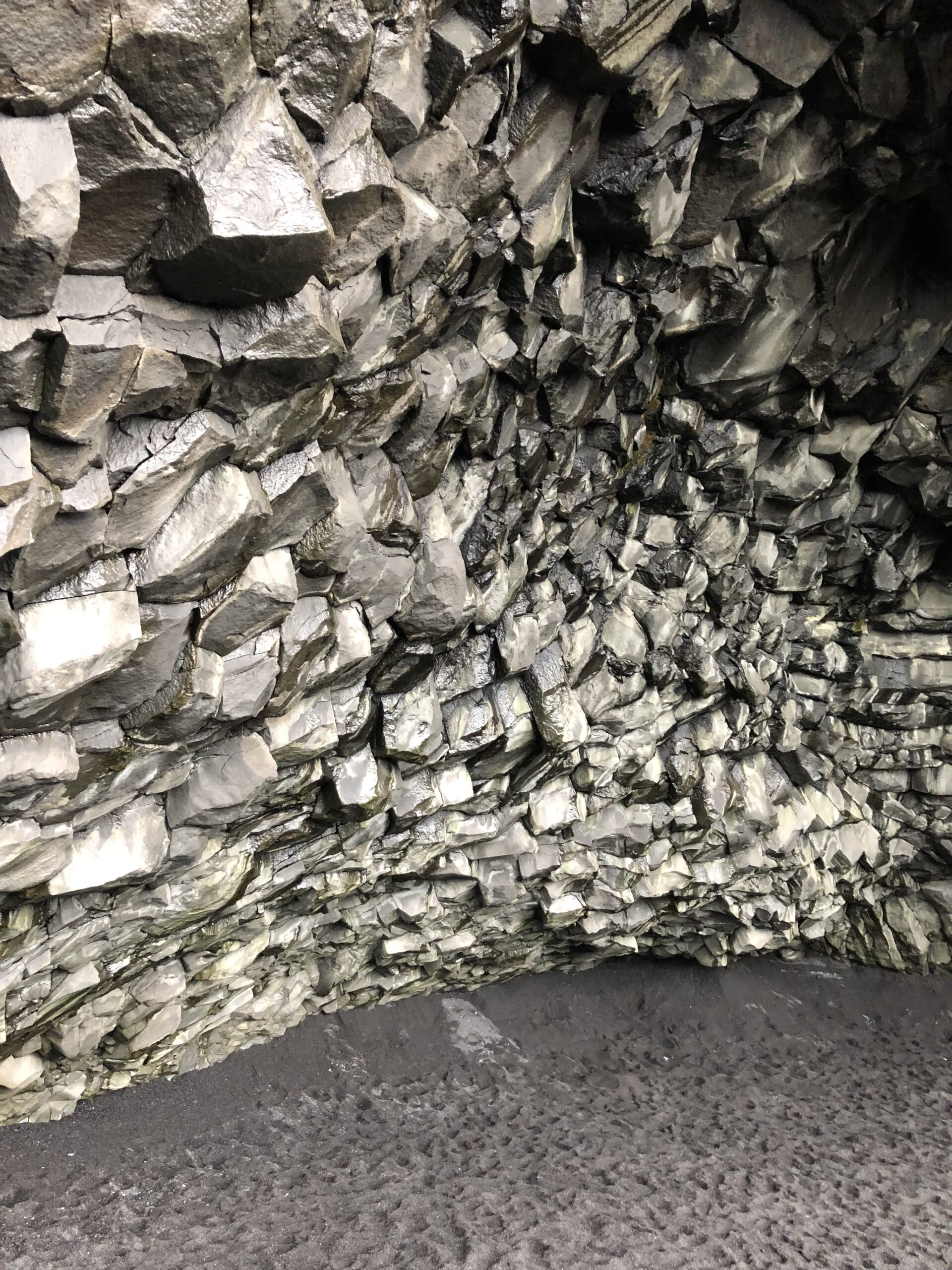 alt"inside alcove of rocks on the beach"