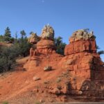 alt="hodo rock formations"