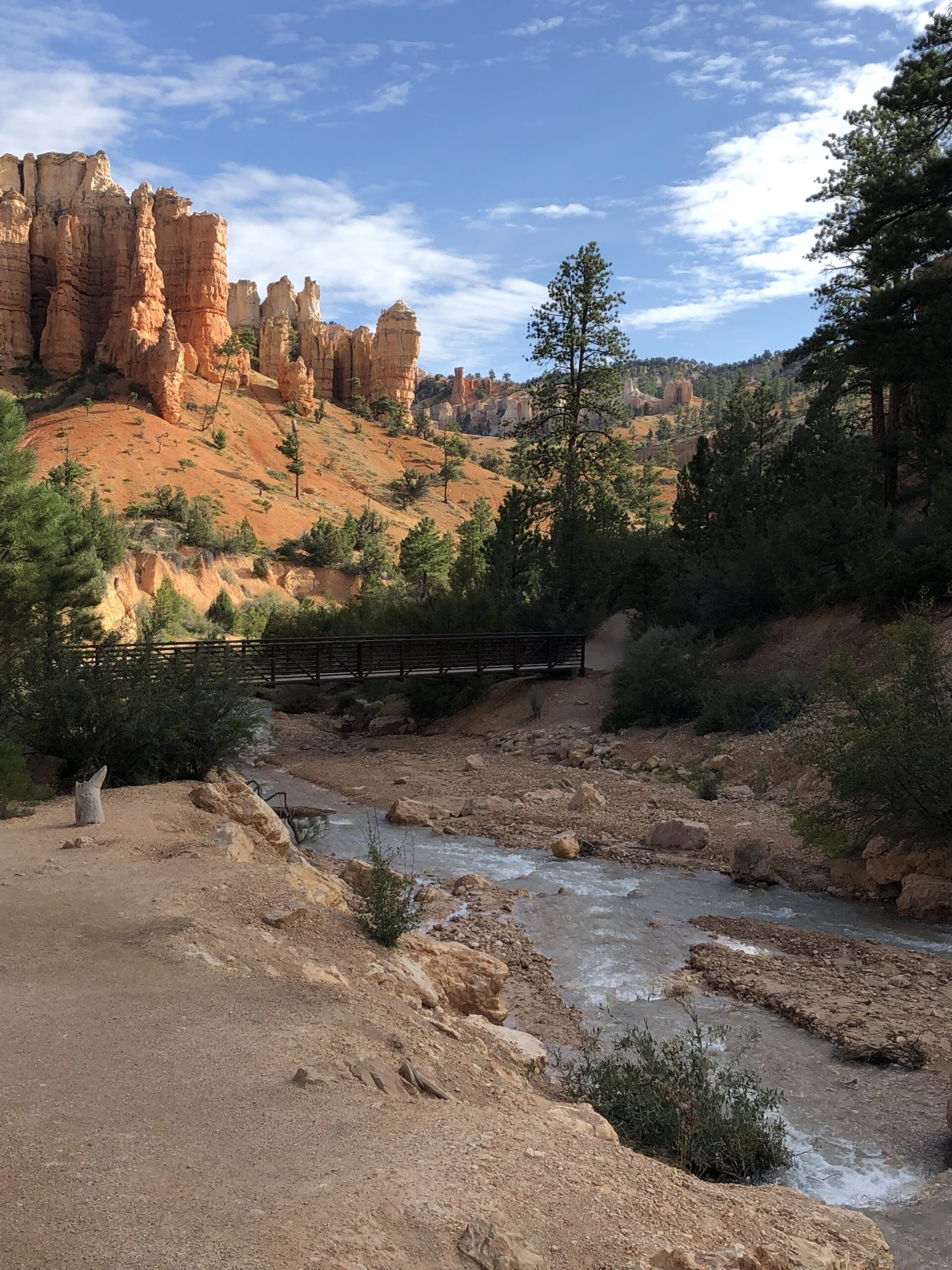 alt="river with hodos in background"