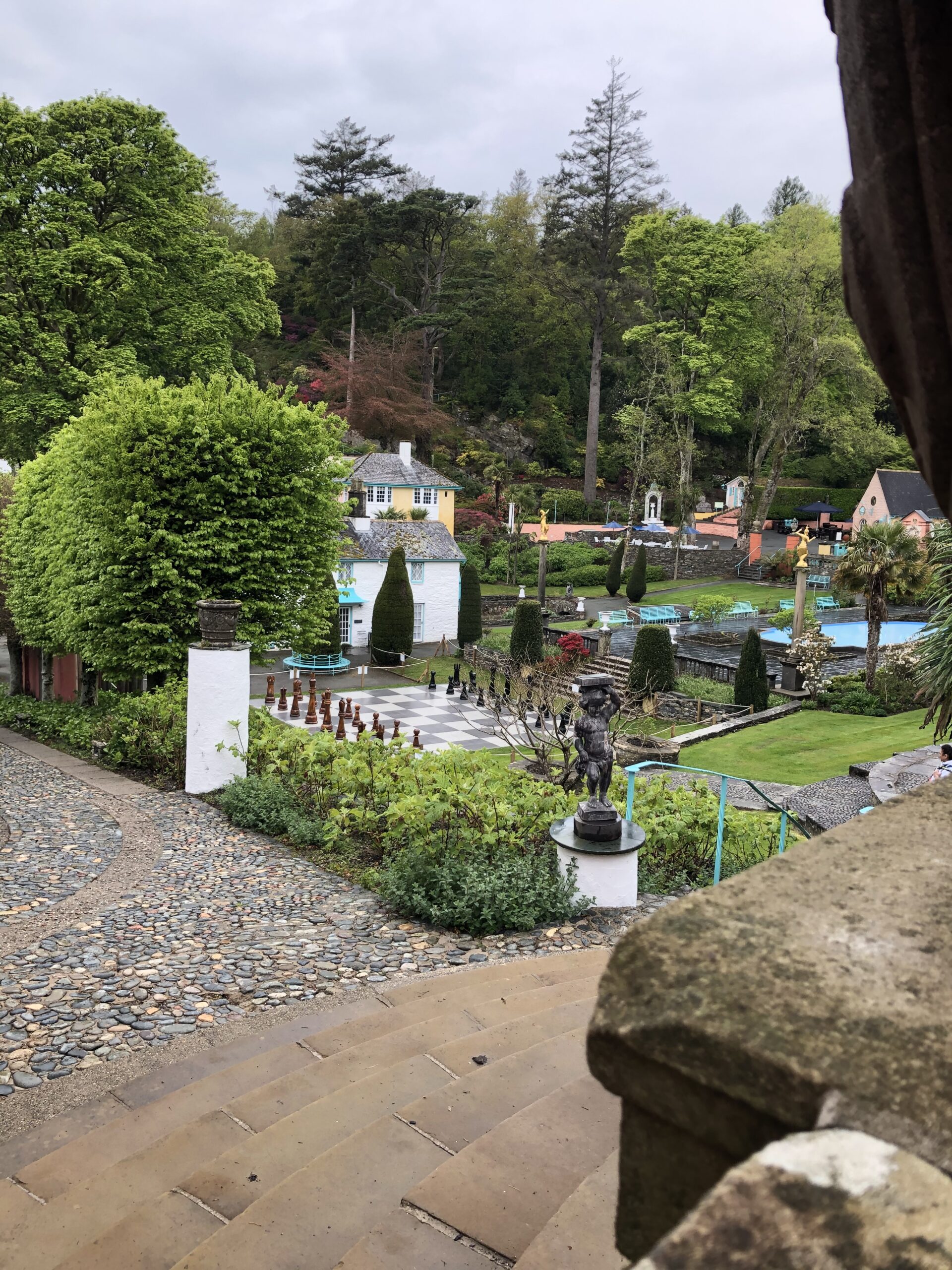 alt="formal gardens"